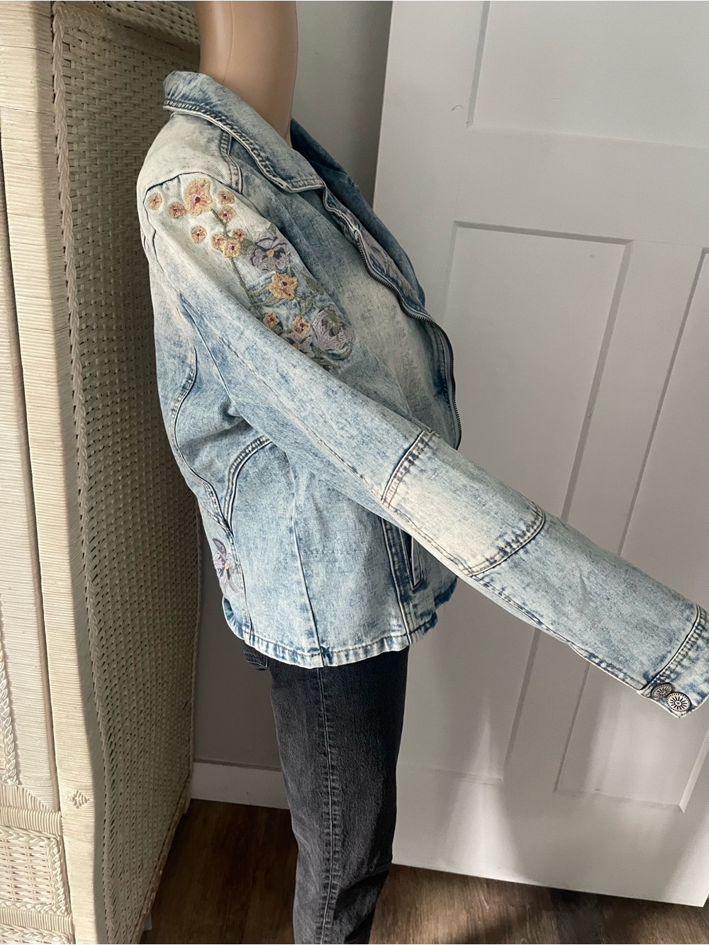 Cream Embroidered Denim Jacket Fits - Picture 5 of 16